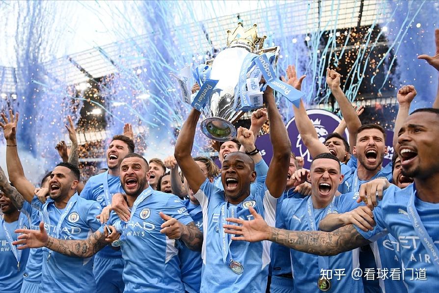 九游体育-申花主帅斯卢茨基为什么坐不停