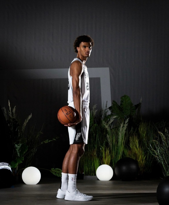 曼联安东尼抖腿过人视频在线看完整