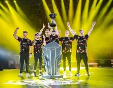 顶级赛事夺得冠军,实现完美收官的句子